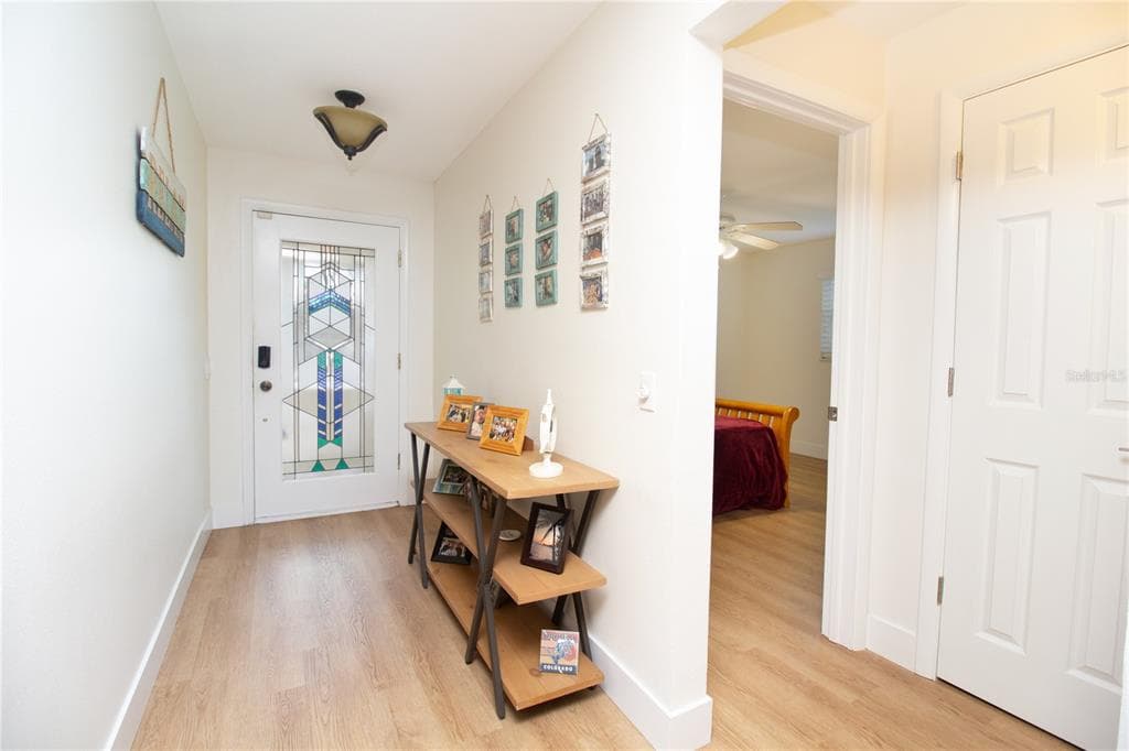 318 CIRCLE DRIVE photo 19