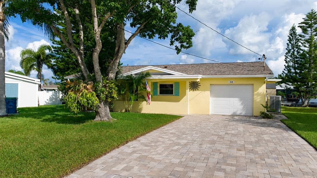 318 CIRCLE DRIVE photo 4