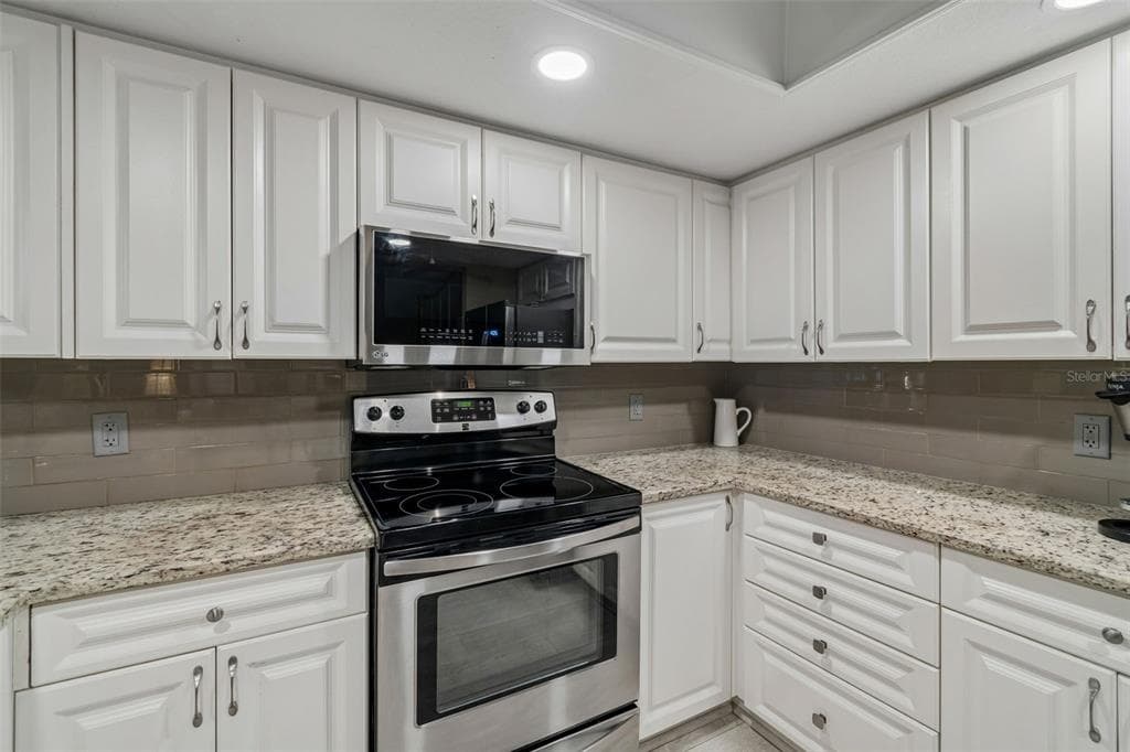 820 SYMPHONY ISLES BOULEVARD photo 17