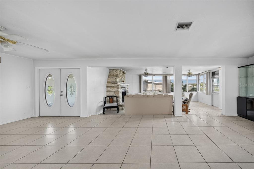 321 WEBER TERRACE photo 4