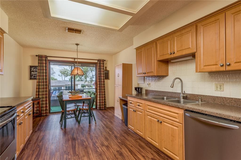 1462 LAKEVIEW DRIVE photo 13