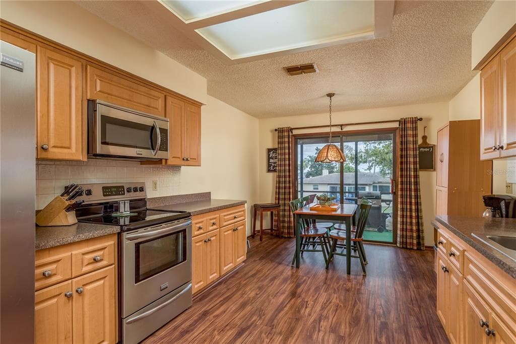 1462 LAKEVIEW DRIVE photo 12