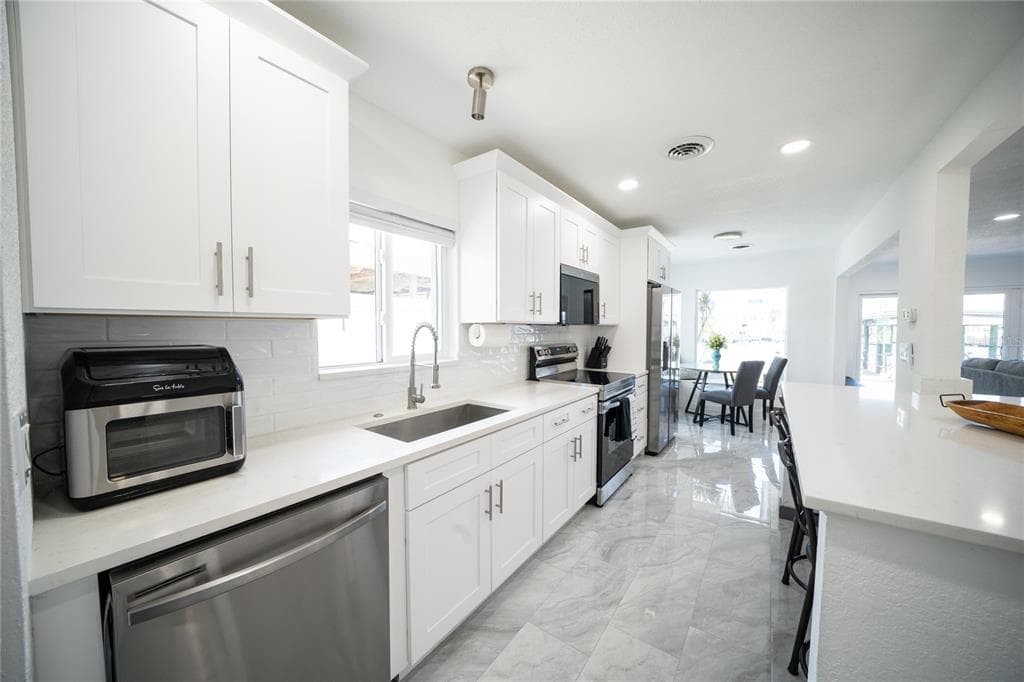 166 BAYSIDE DRIVE photo 10