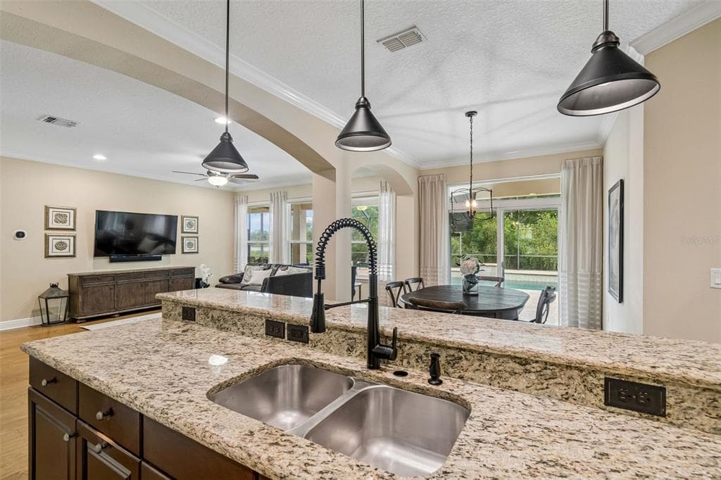 1804 BELLA CASA COURT photo 23