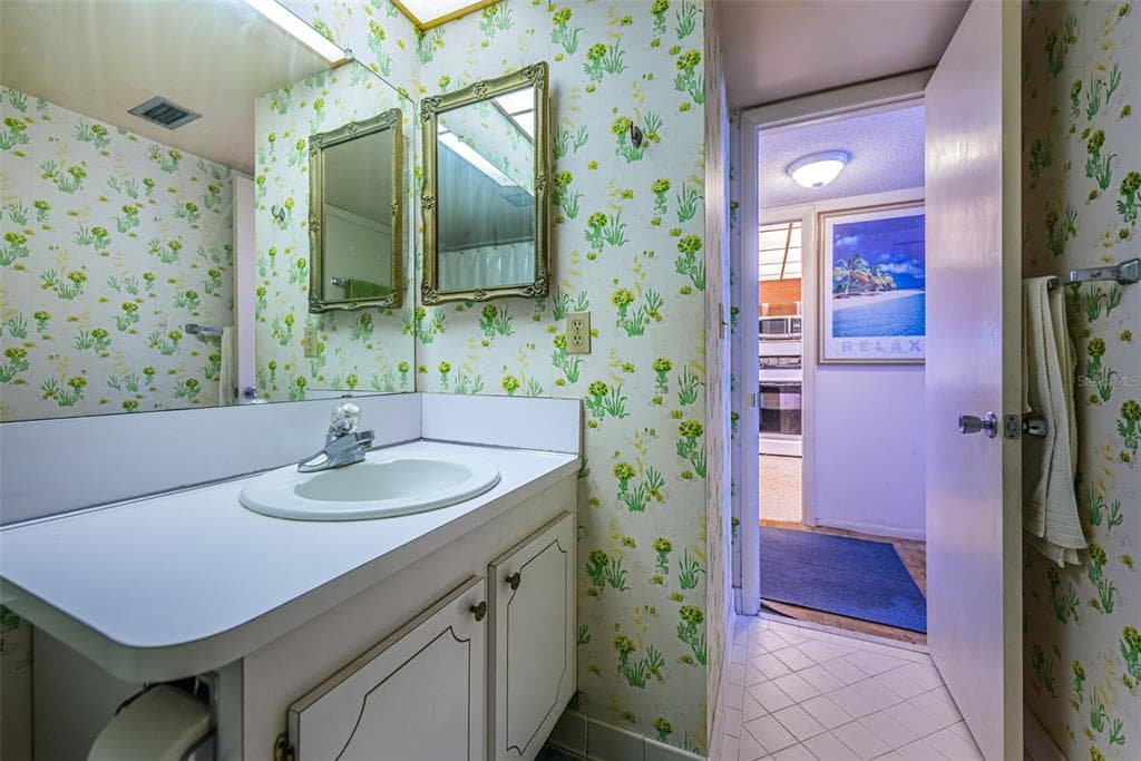 4750 COVE CIRCLE 905 photo 22