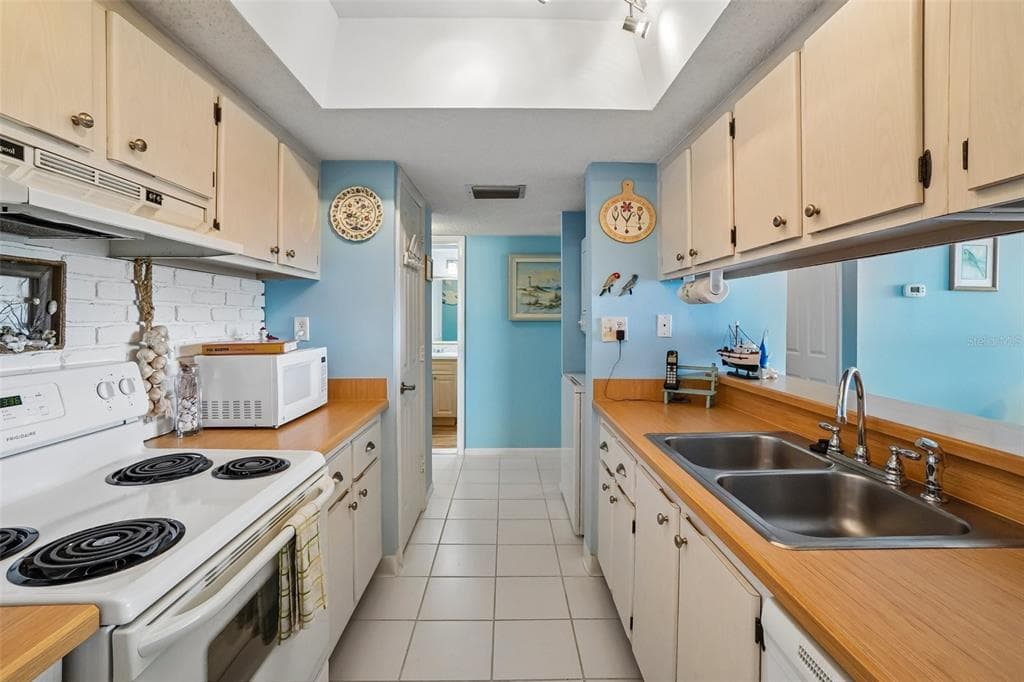 450 S GULFVIEW BOULEVARD 605 photo 17