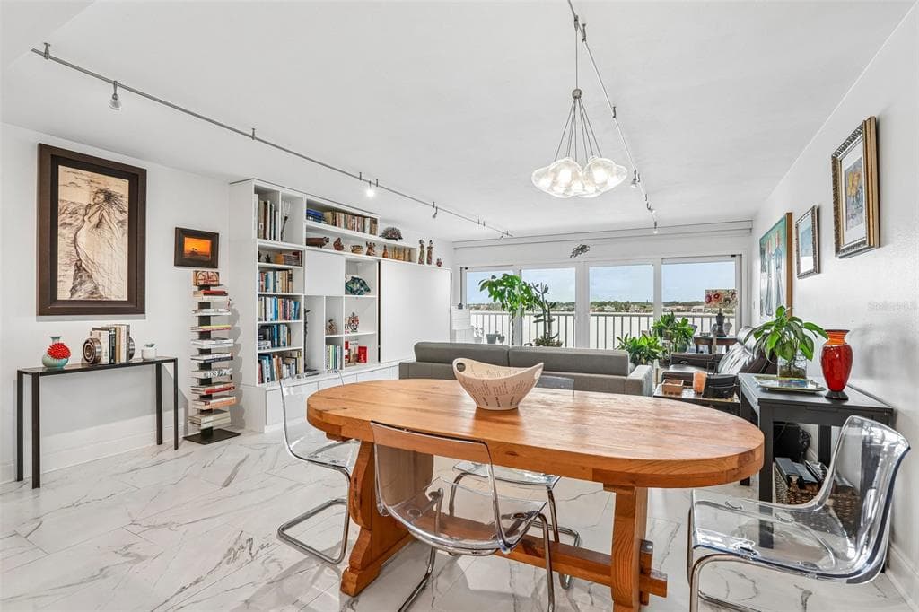 2 ADALIA AVENUE 301 photo 4
