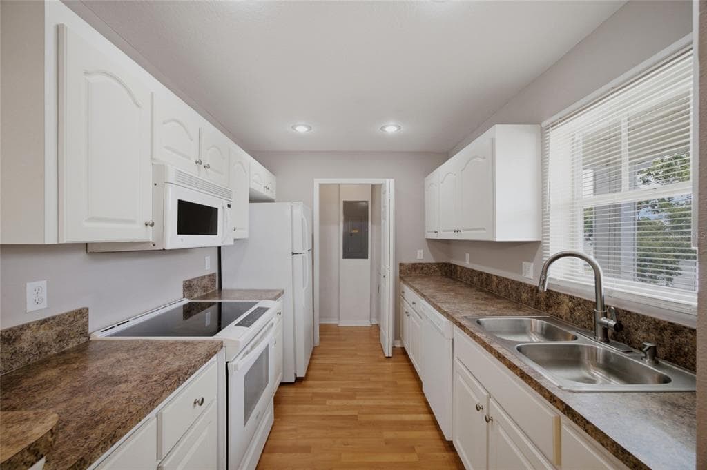 9019 COCHISE LANE 201 photo 7