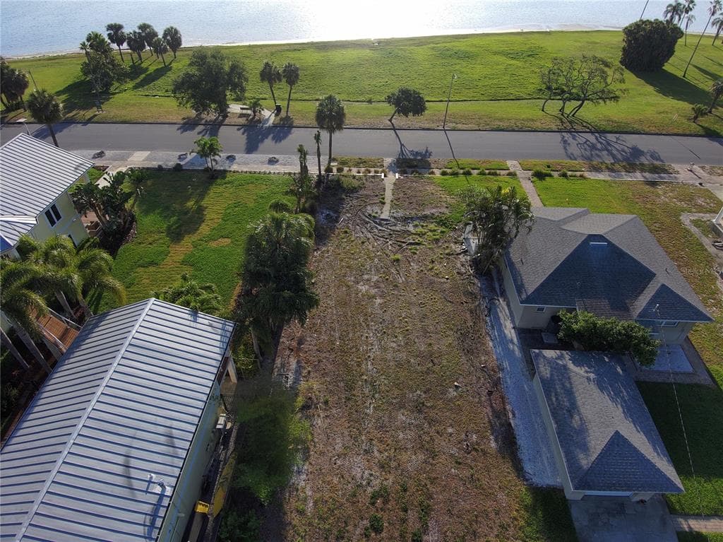 1817 BEACH DRIVE SE photo 18