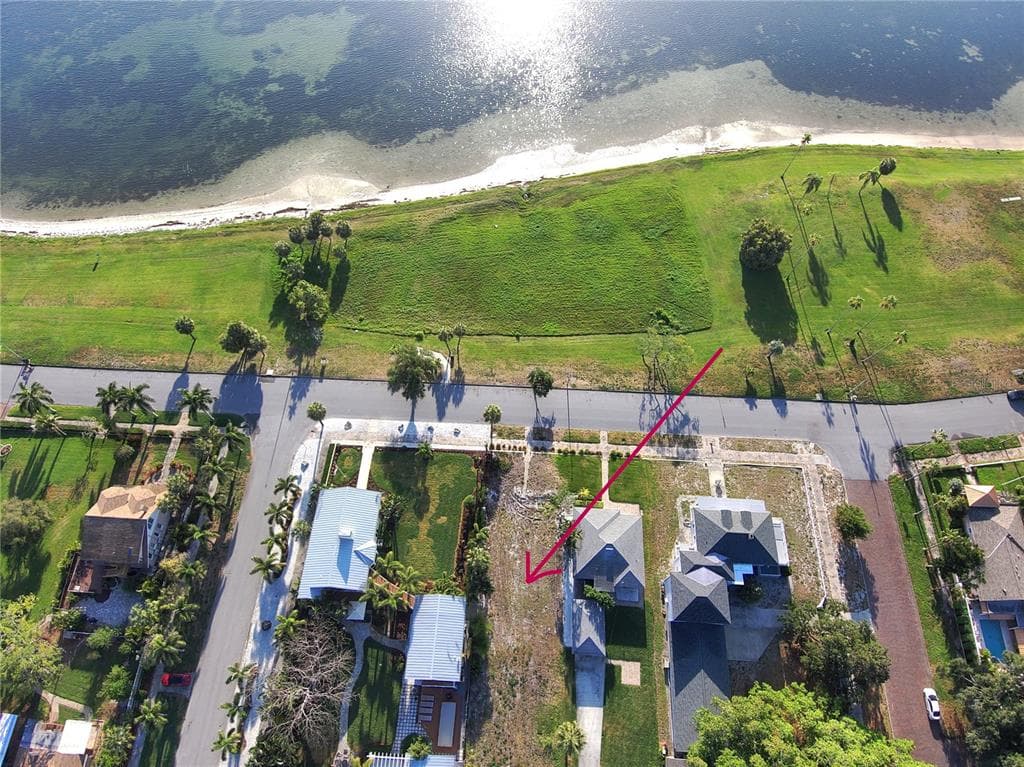 1817 BEACH DRIVE SE photo 4