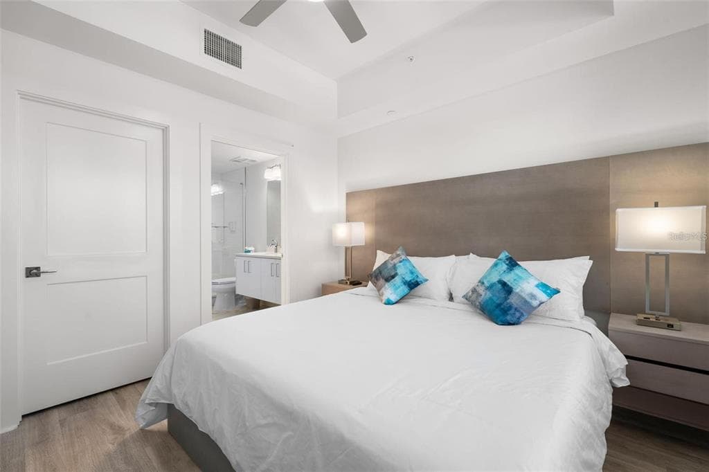 11500 GULF BOULEVARD 304 photo 17