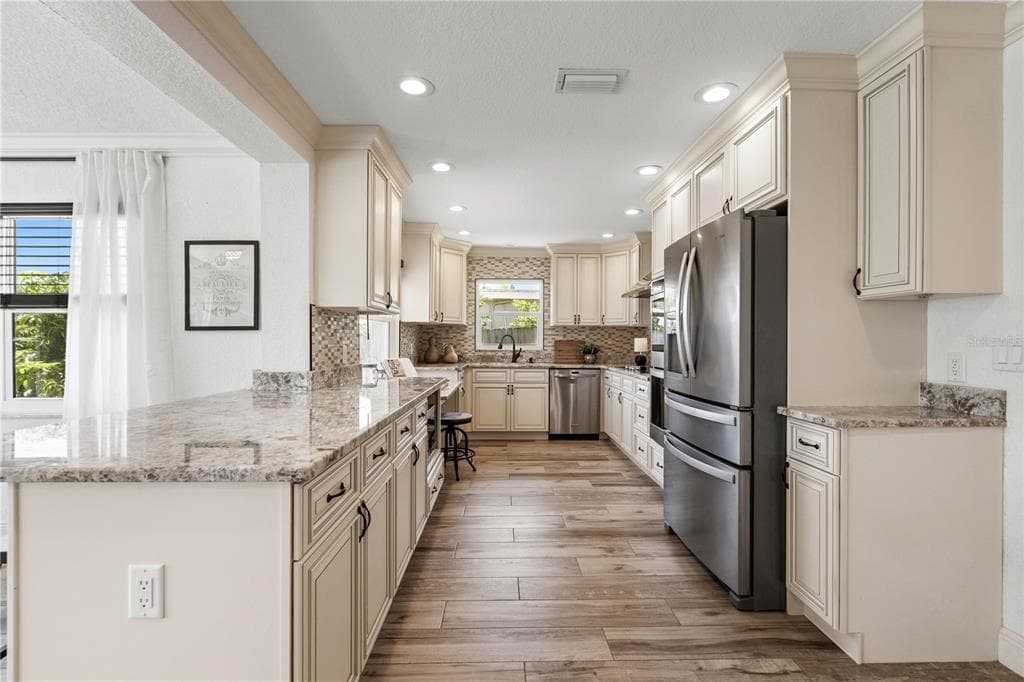 4425 13TH WAY NE photo 10