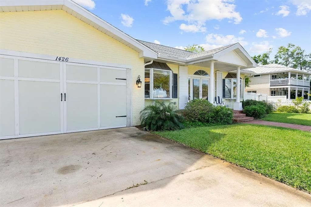 1426 RIVERSIDE DRIVE photo 2