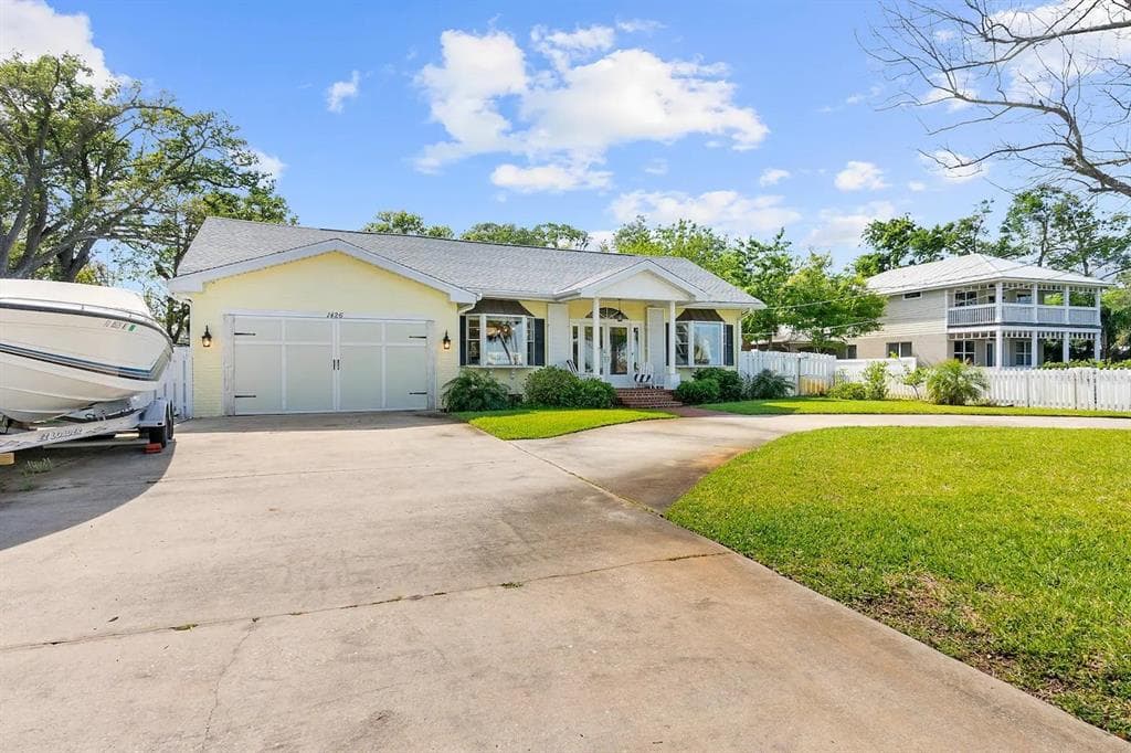 1426 RIVERSIDE DRIVE photo 1
