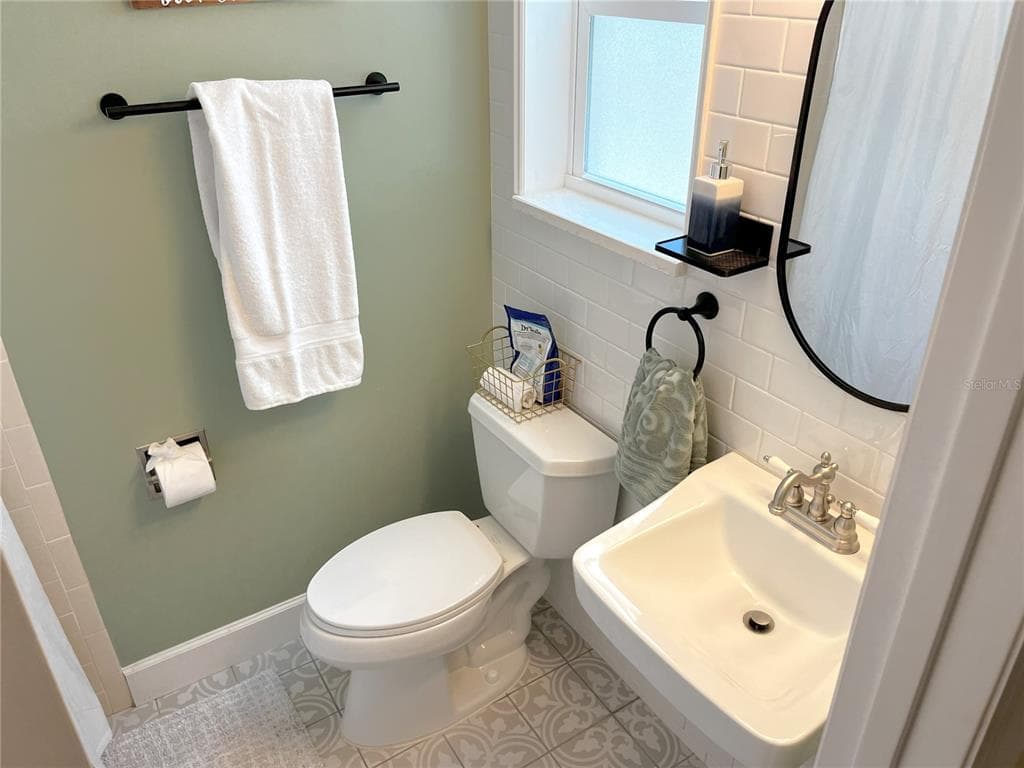 1426 RIVERSIDE DRIVE photo 14