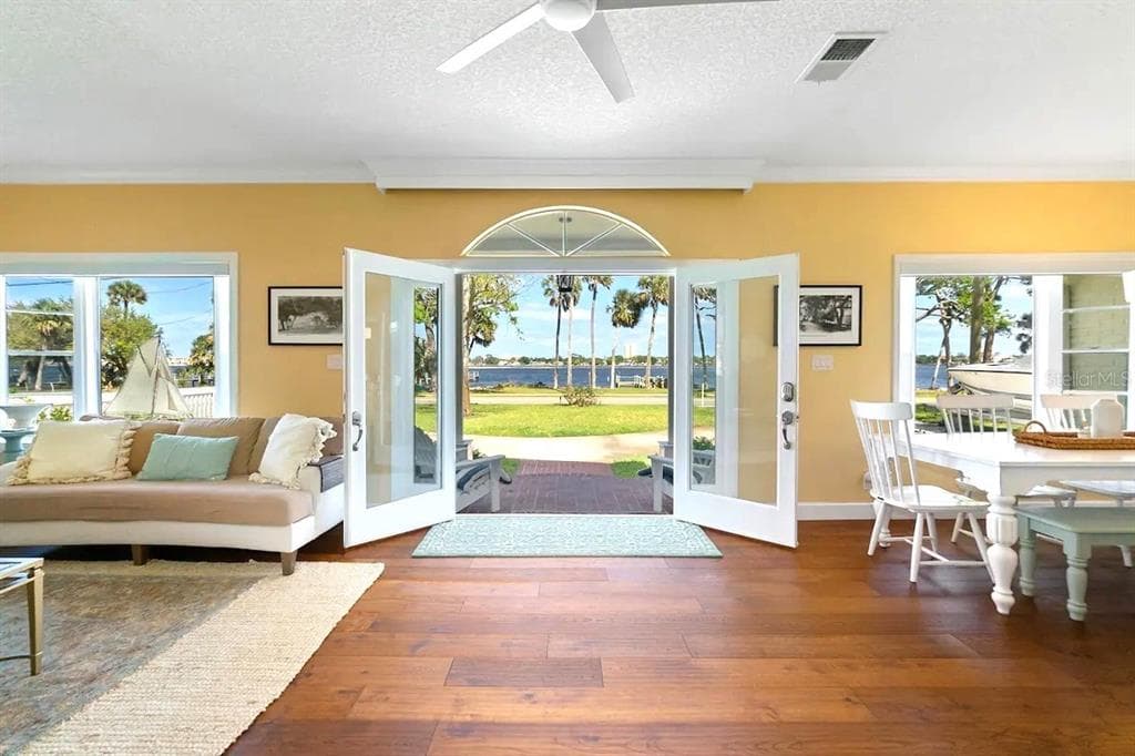 1426 RIVERSIDE DRIVE photo 4