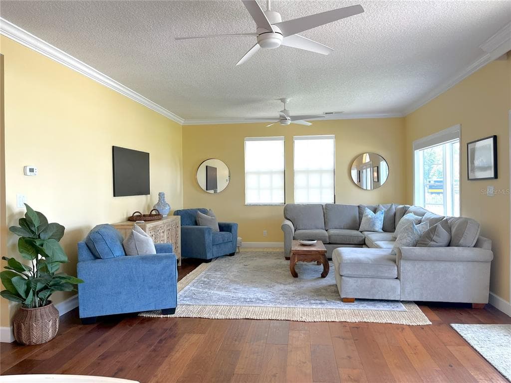 1426 RIVERSIDE DRIVE photo 8