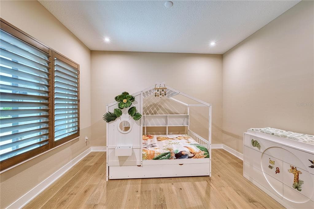 4584 CEDRON COURT photo 6