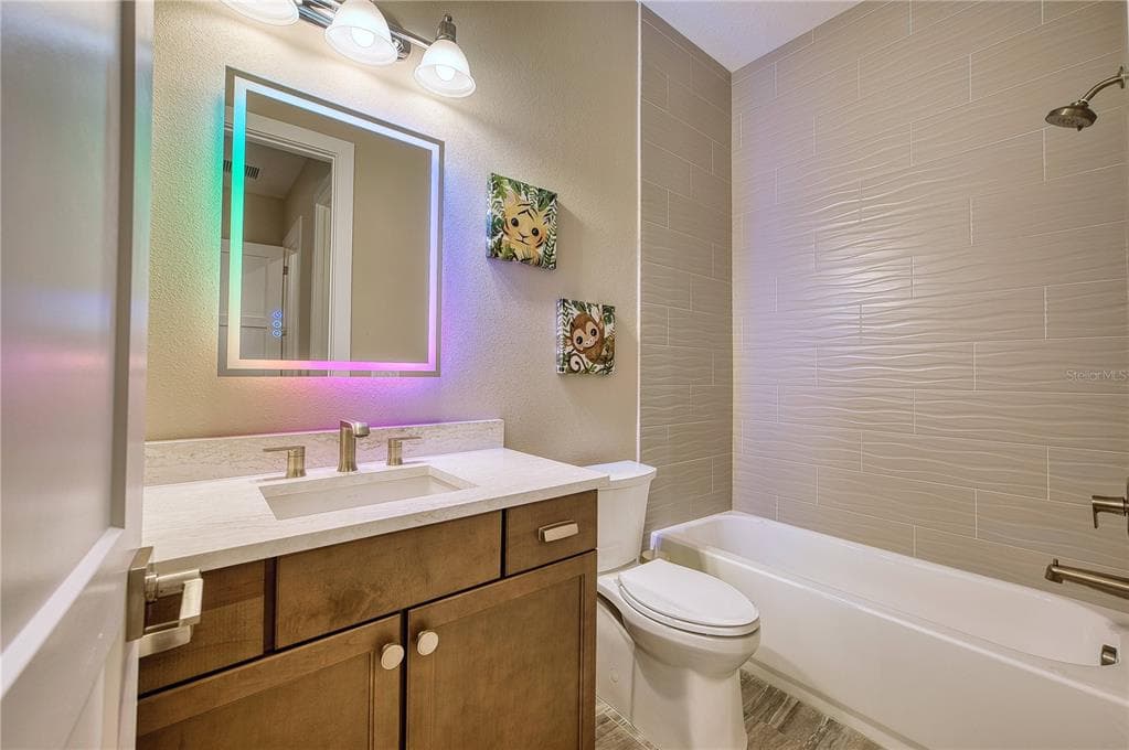 4584 CEDRON COURT photo 7