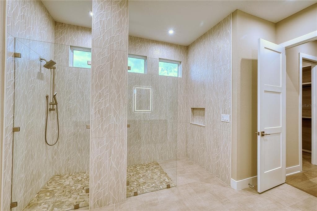 4584 CEDRON COURT photo 11