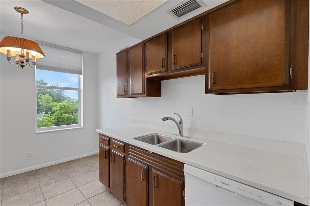 2403 S ARDSON PLACE 402B photo 25