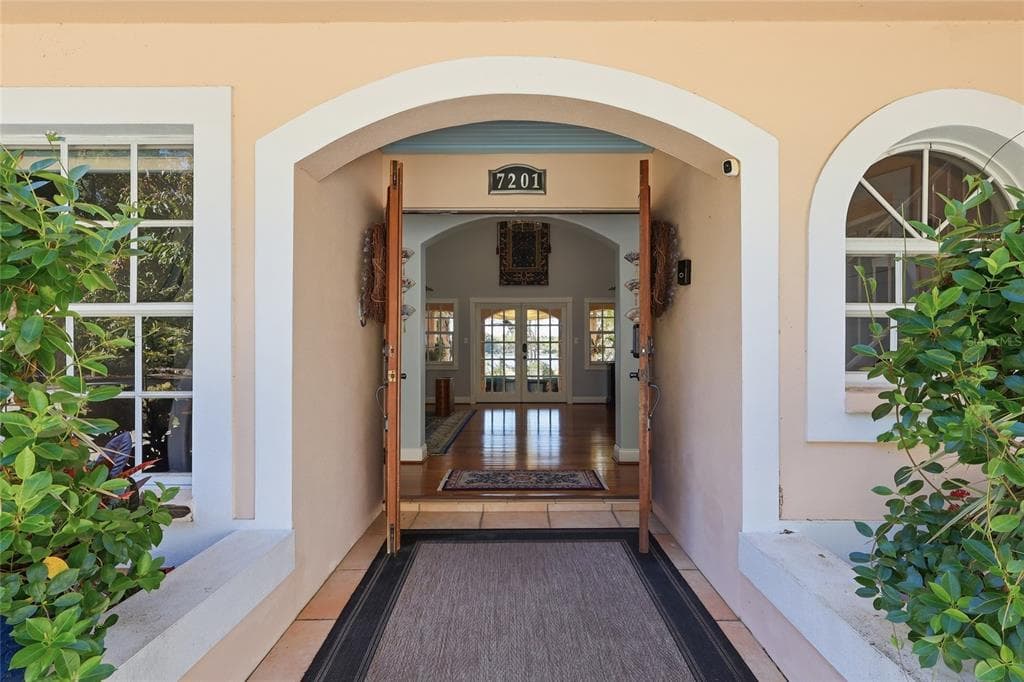 7201 HODGEWOOD COURT photo 3