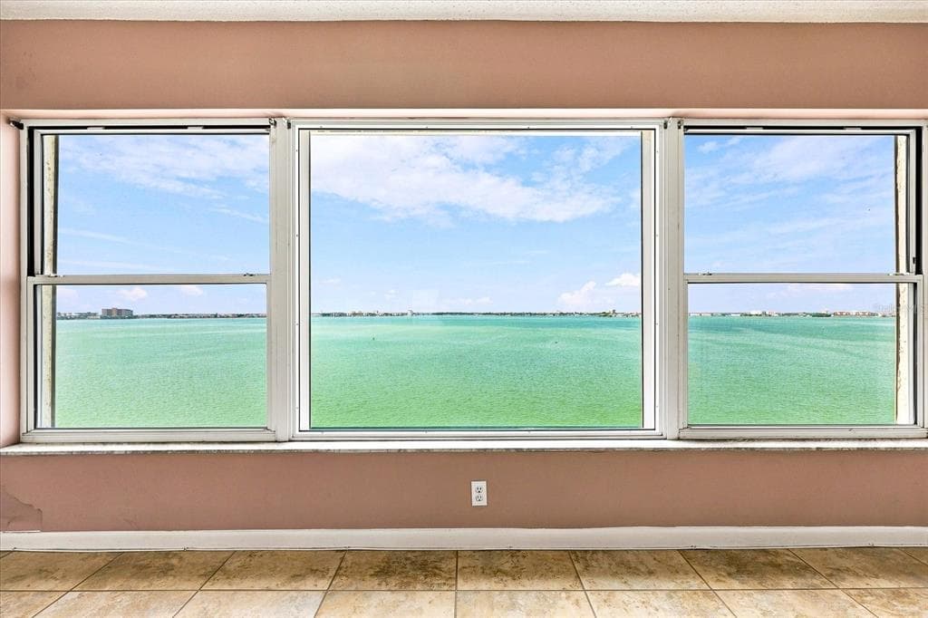 6020 SHORE BOULEVARD S 1002 photo 4