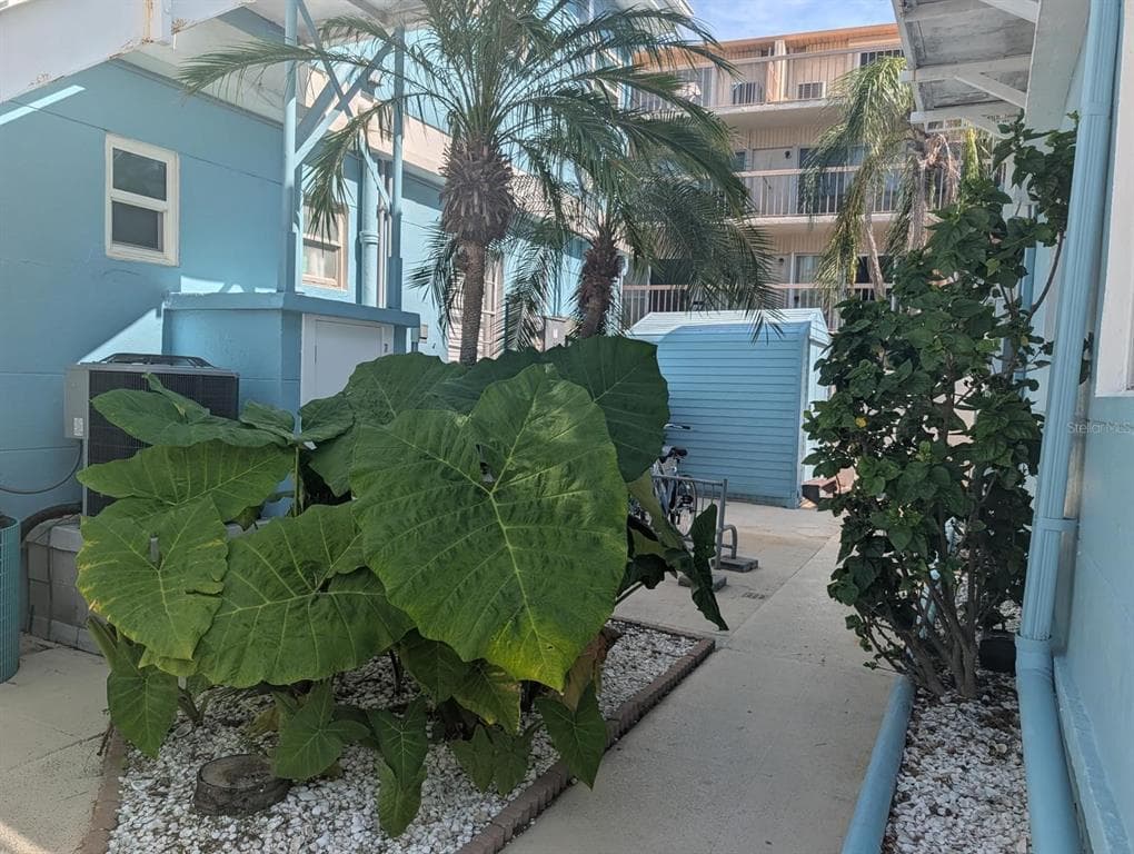 483 E SHORE DRIVE D6 photo 14