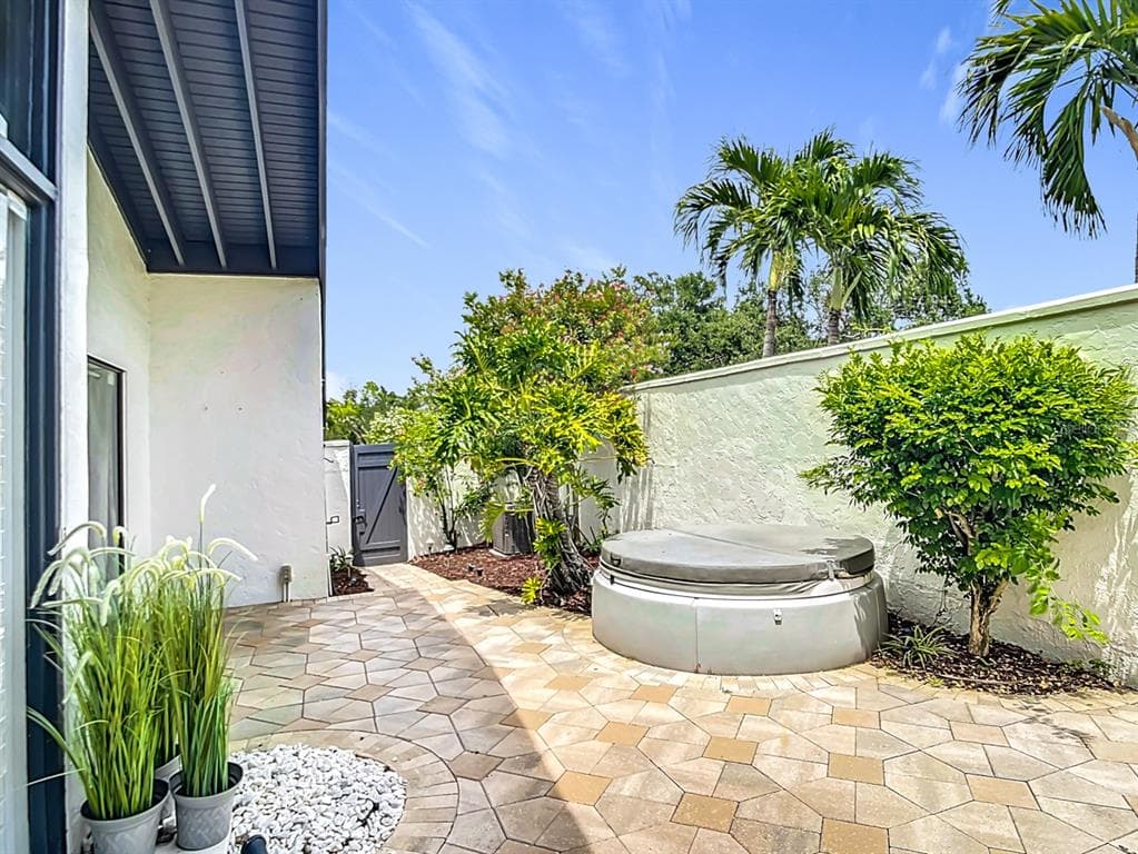 780 SARABAY ROAD 16 photo 7