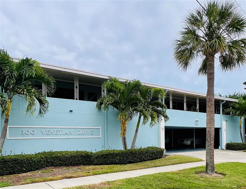 300 VENETIAN DRIVE 2 photo 23