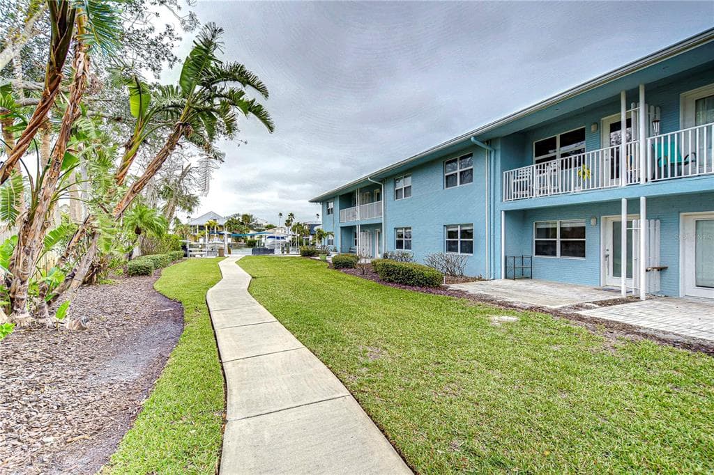 300 VENETIAN DRIVE 2 photo 22
