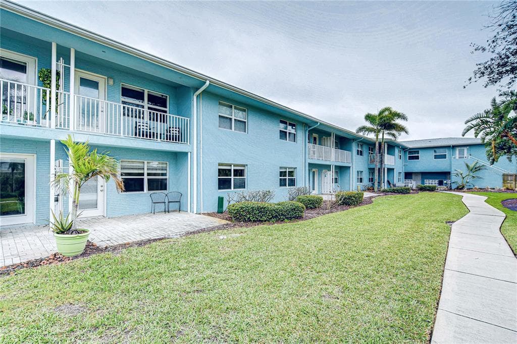 300 VENETIAN DRIVE 2 photo 9