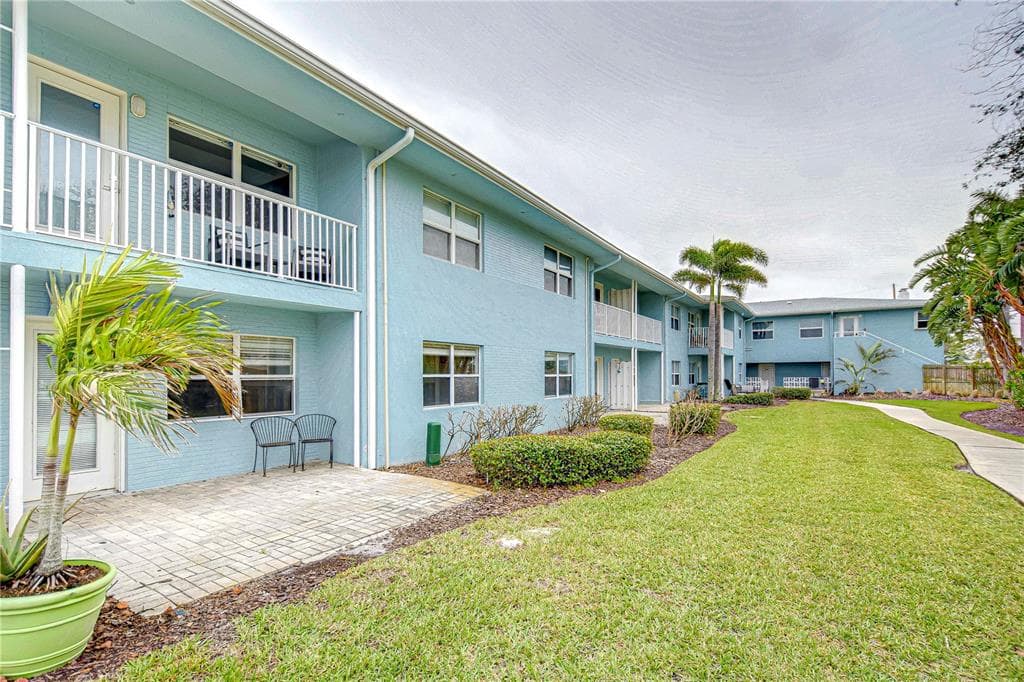 300 VENETIAN DRIVE 2 photo 8