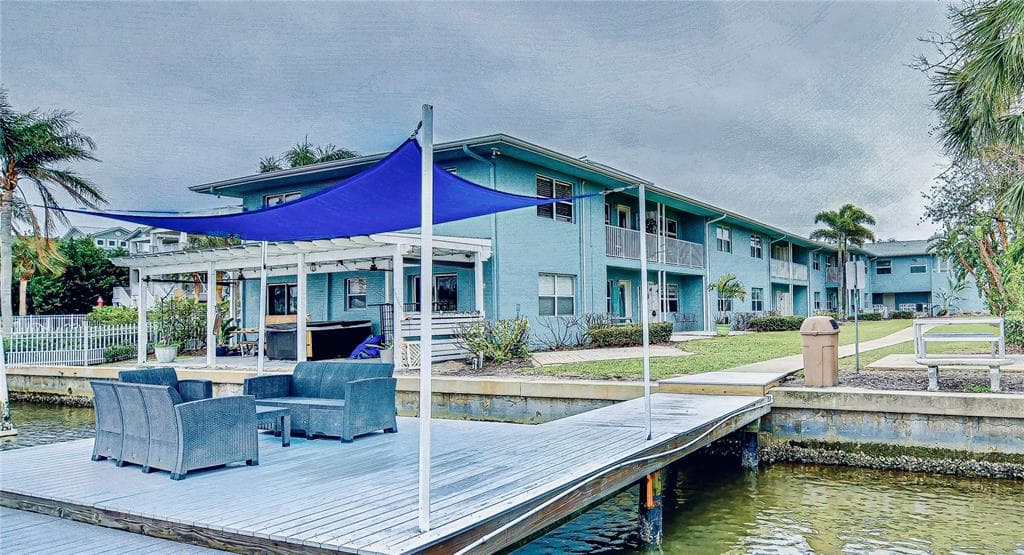300 VENETIAN DRIVE #3 4
