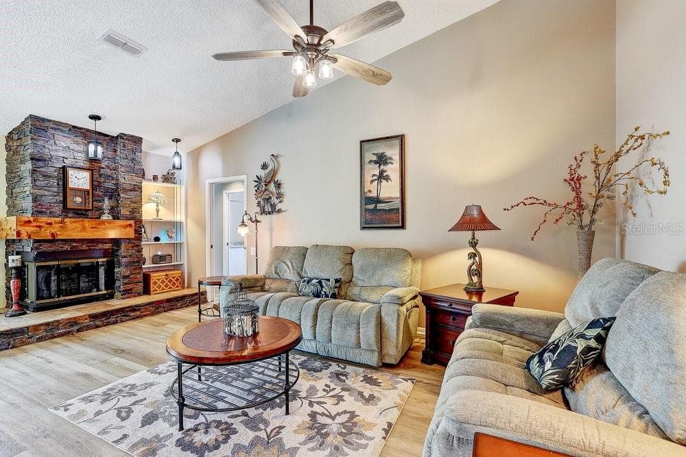 2828 WOODROSE COURT photo 18