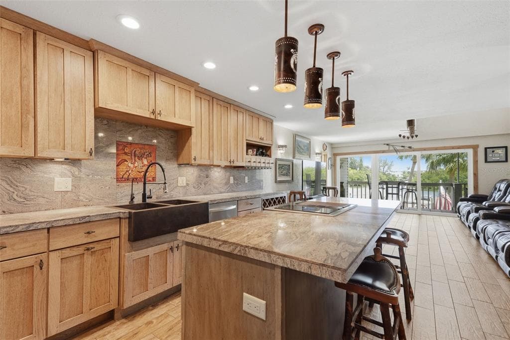 1375 PINELLAS BAYWAY S 39 photo 8