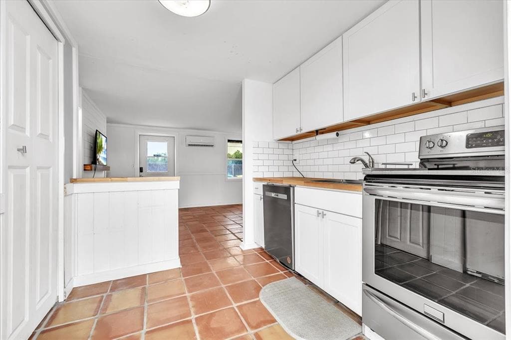 1144 PINE STREET photo 10