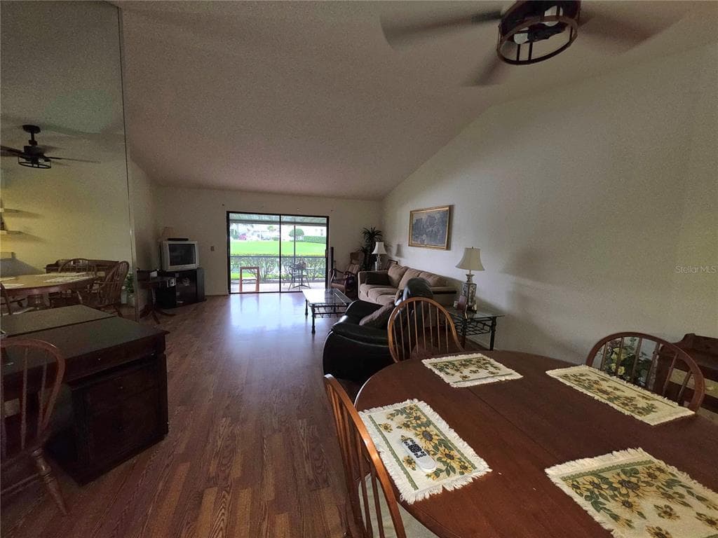 18427 AINTREE COURT photo 3
