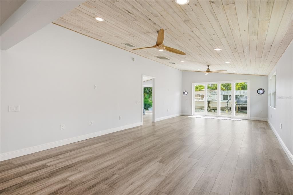 4930 POMPANO DRIVE photo 5