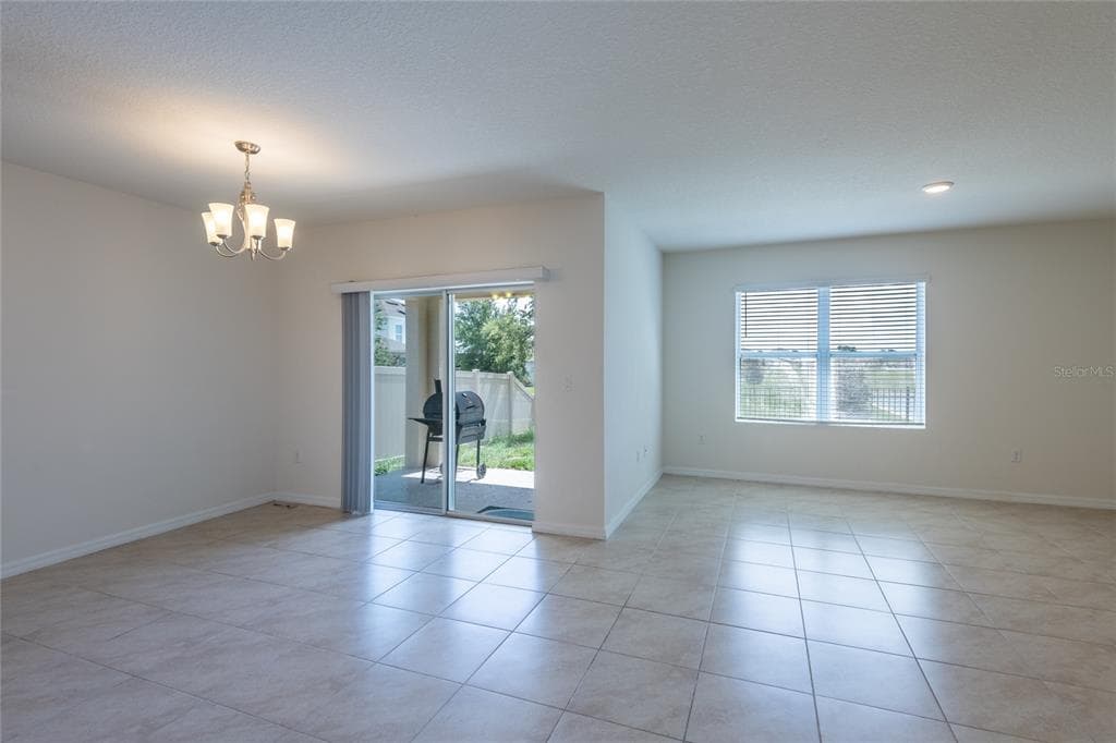 2433 WHITE POPPY DRIVE photo 24