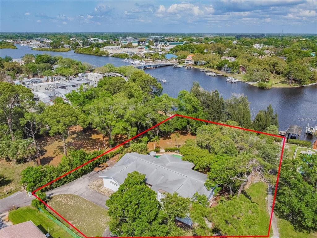 425 CRAIG DRIVE 3