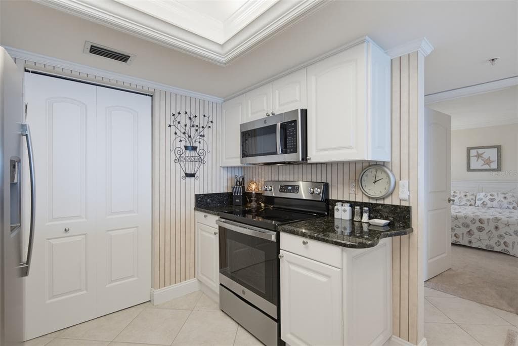 2545 S ATLANTIC AVENUE 1804 photo 16