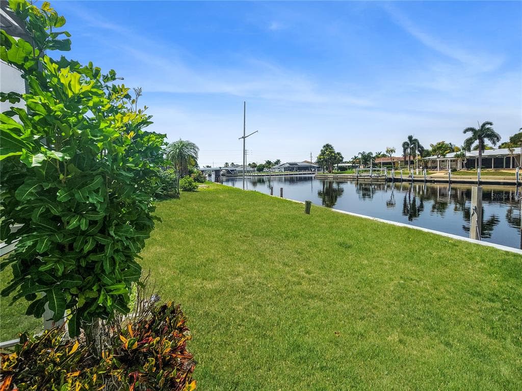 270 BELAIRE COURT photo 23