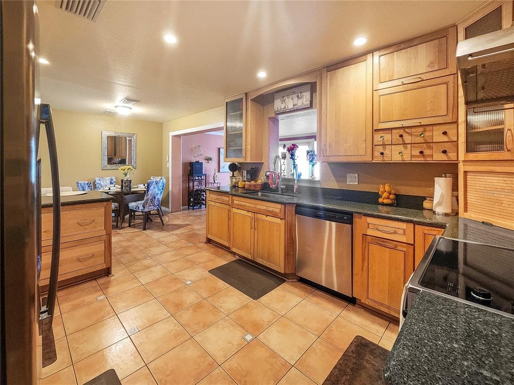 270 BELAIRE COURT photo 15
