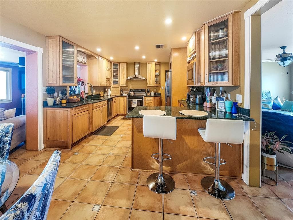 270 BELAIRE COURT photo 11