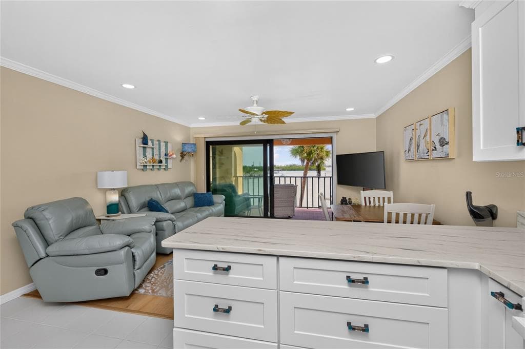 1765 GULF BOULEVARD 203 photo 20