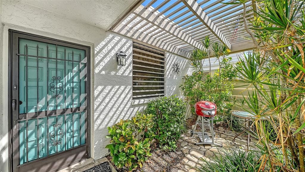 301 TIMBERLAKE DRIVE photo 9