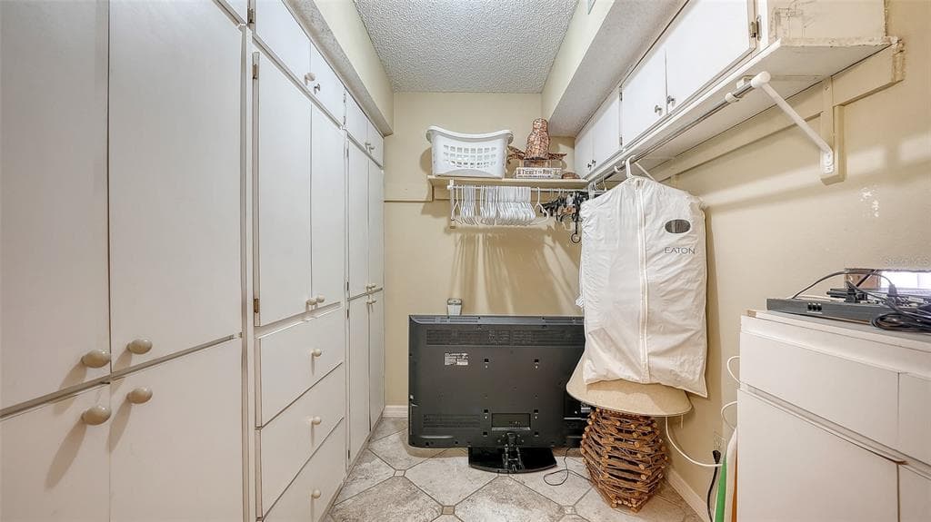 301 TIMBERLAKE DRIVE photo 24