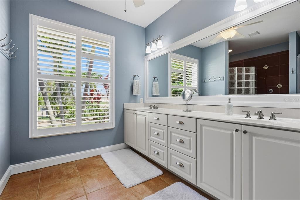 1233 SEA BREEZE COURT photo 17