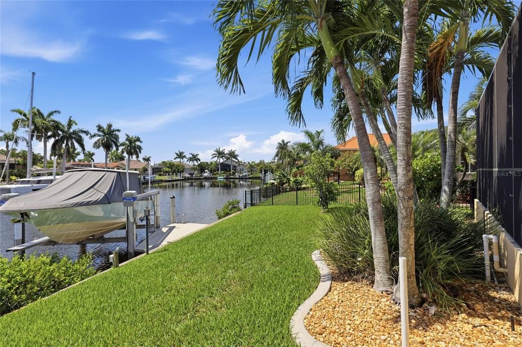 1233 SEA BREEZE COURT photo 4